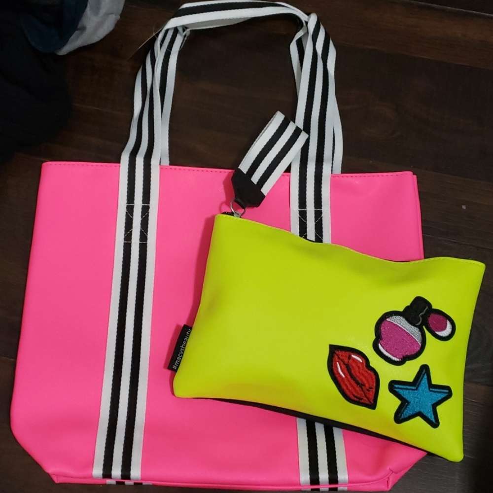 Set of samples and tote bag